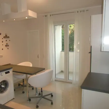 Rethelstrasse 97 Apartment *