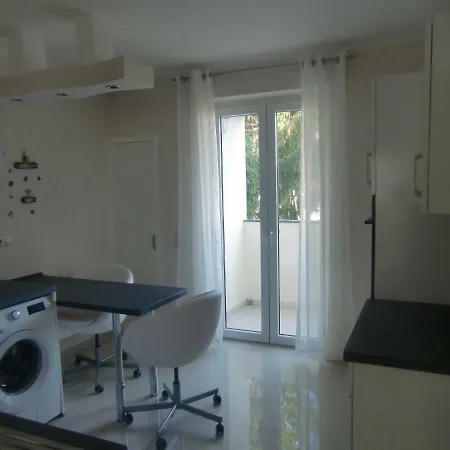 Rethelstrasse 97 Apartment Dusseldorf